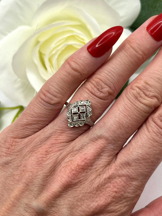 An open cluster ring with diamonds in platinum and yellow gold, modelled on a hand