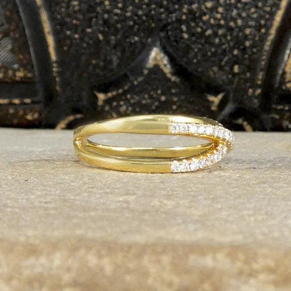 Diamond crossover ring in yellow gold.
