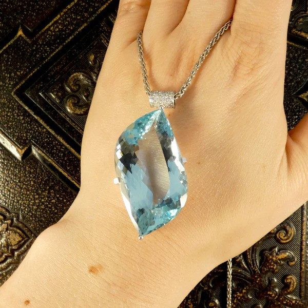 Aquamarine and diamond pendant with white gold chain.