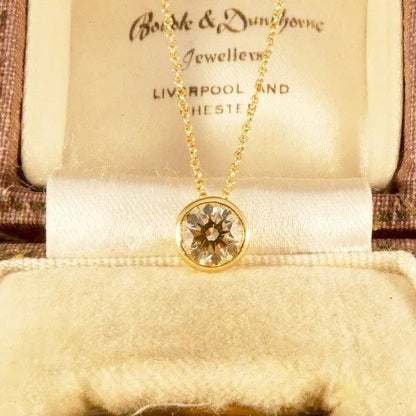 Champagne diamond necklace in yellow gold.