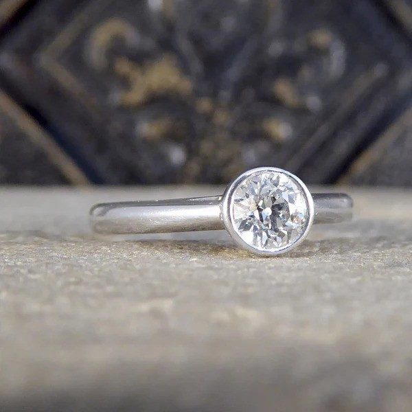 Diamond solitaire ring in white gold.
