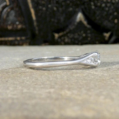 Diamond engagement ring in white gold.