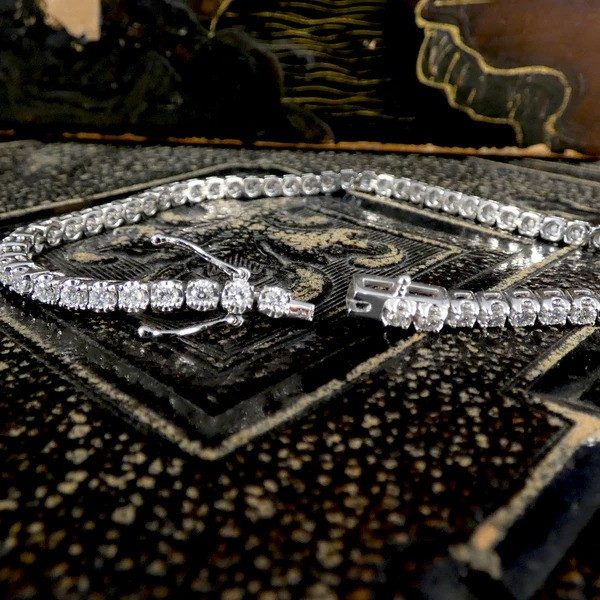 Contemporary Diamond Tennis Bracelet In Platinum