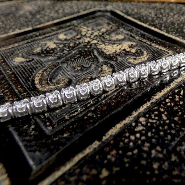 Contemporary Diamond Tennis Bracelet In Platinum