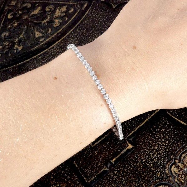 Contemporary Diamond Tennis Bracelet In Platinum