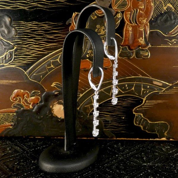 Diamond drop earrings in white gold.