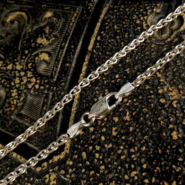 Aquamarine and diamond pendant with white gold chain.