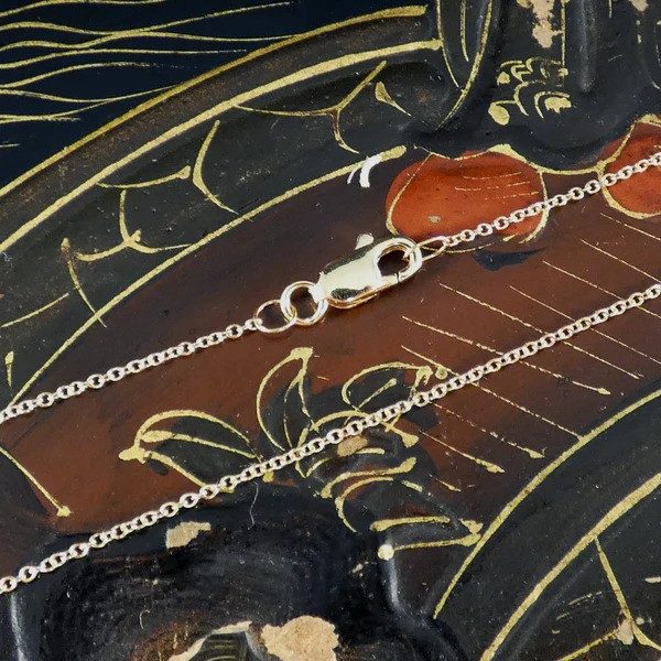 Champagne diamond necklace in yellow gold.