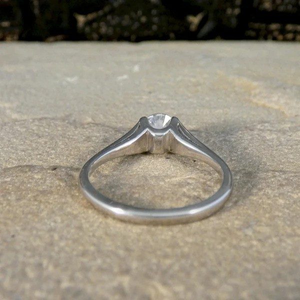 Diamond engagement ring in white gold.