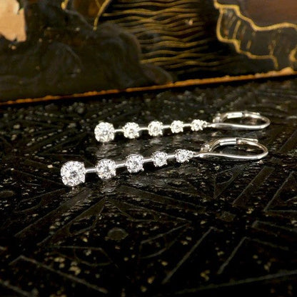 Diamond drop earrings in white gold.