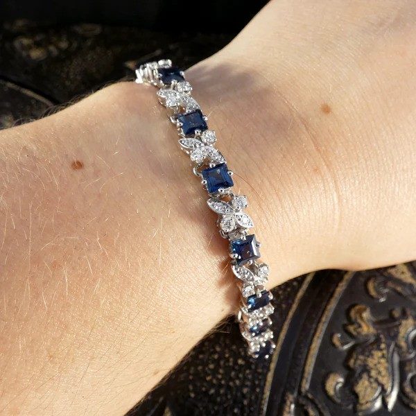 Sapphire and diamond line bracelet in white gold.
