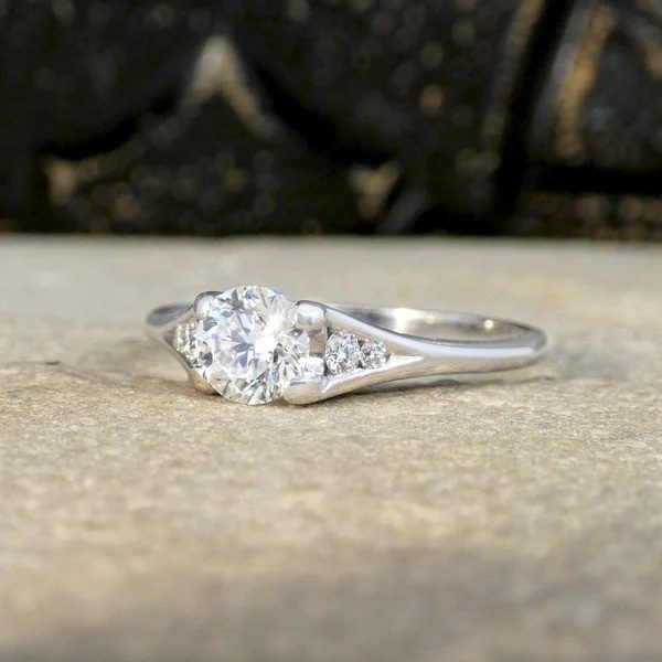 Diamond engagement ring in white gold.