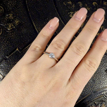 Diamond solitaire ring in white gold.