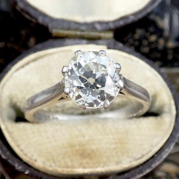 Old cut diamond engagement ring in white gold.
