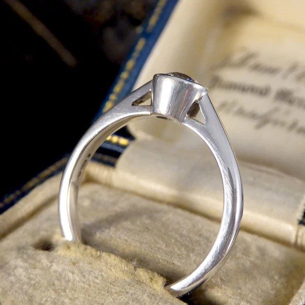 Diamond solitaire ring in white gold.