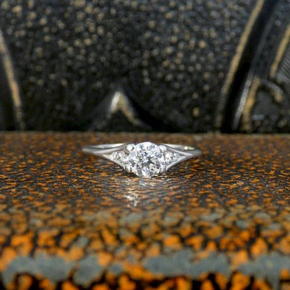 Diamond engagement ring in white gold.