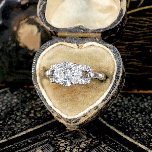 Vintage 1.12 Carat Diamond Ring With Diamond Set Staged Shoulders In Platinum