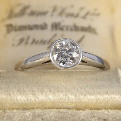 Diamond solitaire ring in white gold.