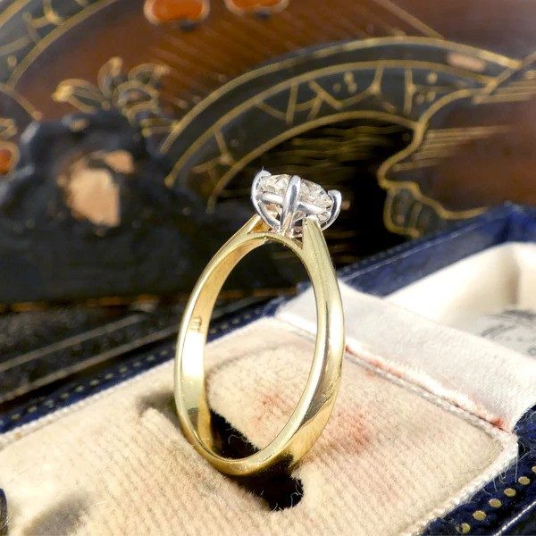 Diamond engagement ring in yellow and white gold. 
