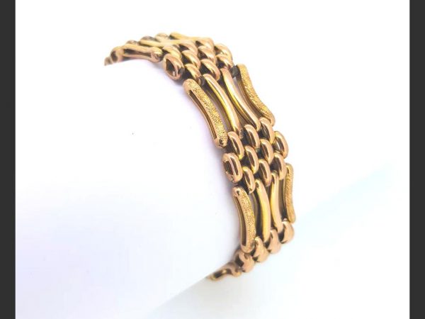 Victorian Gate Bracelet with heart shaped Padlock; alternate links of clusters and bars, each outer bar consisting of brushed metal, 9ct Yellow Gold, 26.2g