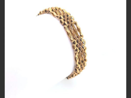 Victorian Gate Bracelet with Padlock, alternate links of clusters and bars. Contrast of textured and polished surfaces, 9ct Yellow Gold, 16.2g