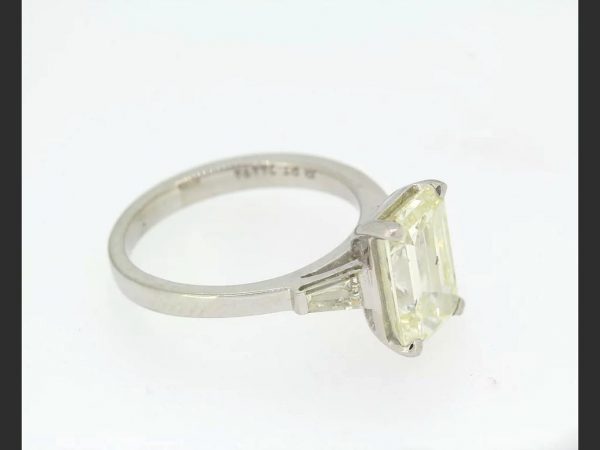 Emerald Cut Diamond Ring, 3.21 carats, 18ct White Gold