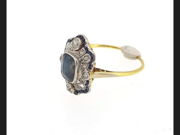 Vintage Sapphire and Diamond Ring. Reminiscent of the Art Deco style