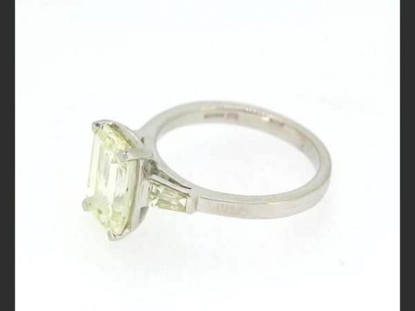 Emerald Cut Diamond Ring, 3.21 carats, 18ct White Gold