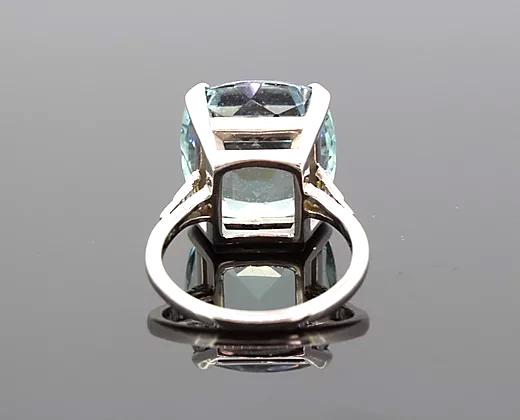 Cushion-Cut 15.17ct Aquamarine and Diamond Dress Ring in Platinum