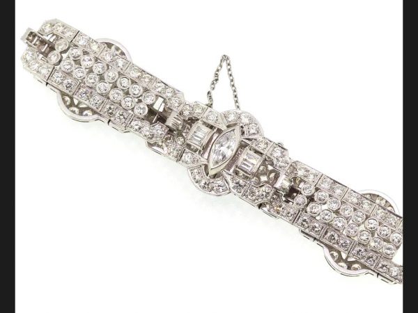 Art Deco diamond bracelet Set in Platinum, c.1930