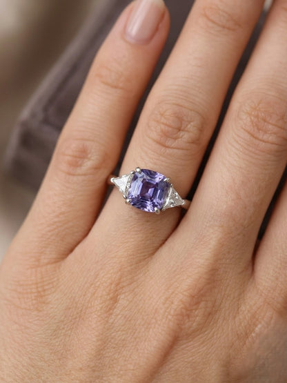 English Deco Style Platinum Ring with 2.68 Ct Ceylon Violet Sapphire & Diamond