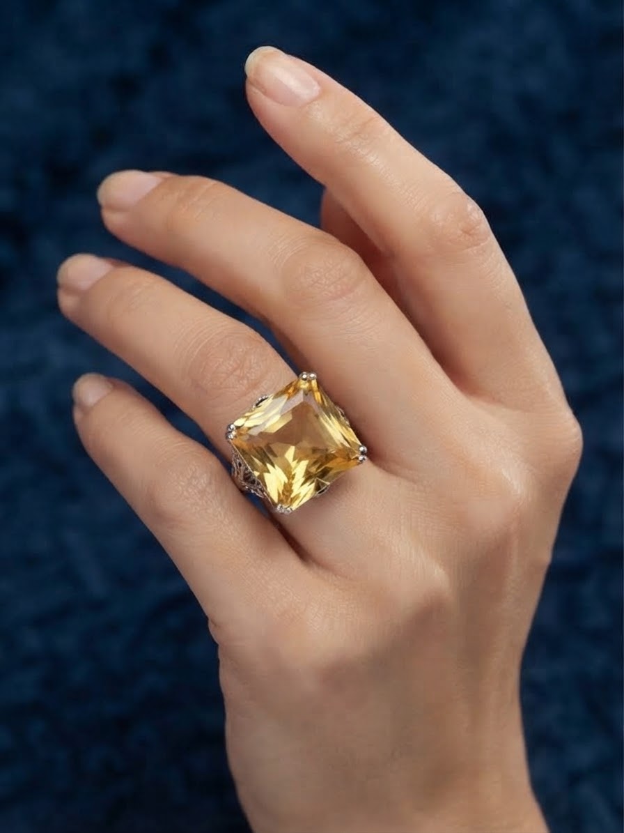 Signed Villa Milan 25.0 Ct Heliodor 1.30 Ct Diamonds Unique 18 KT ring