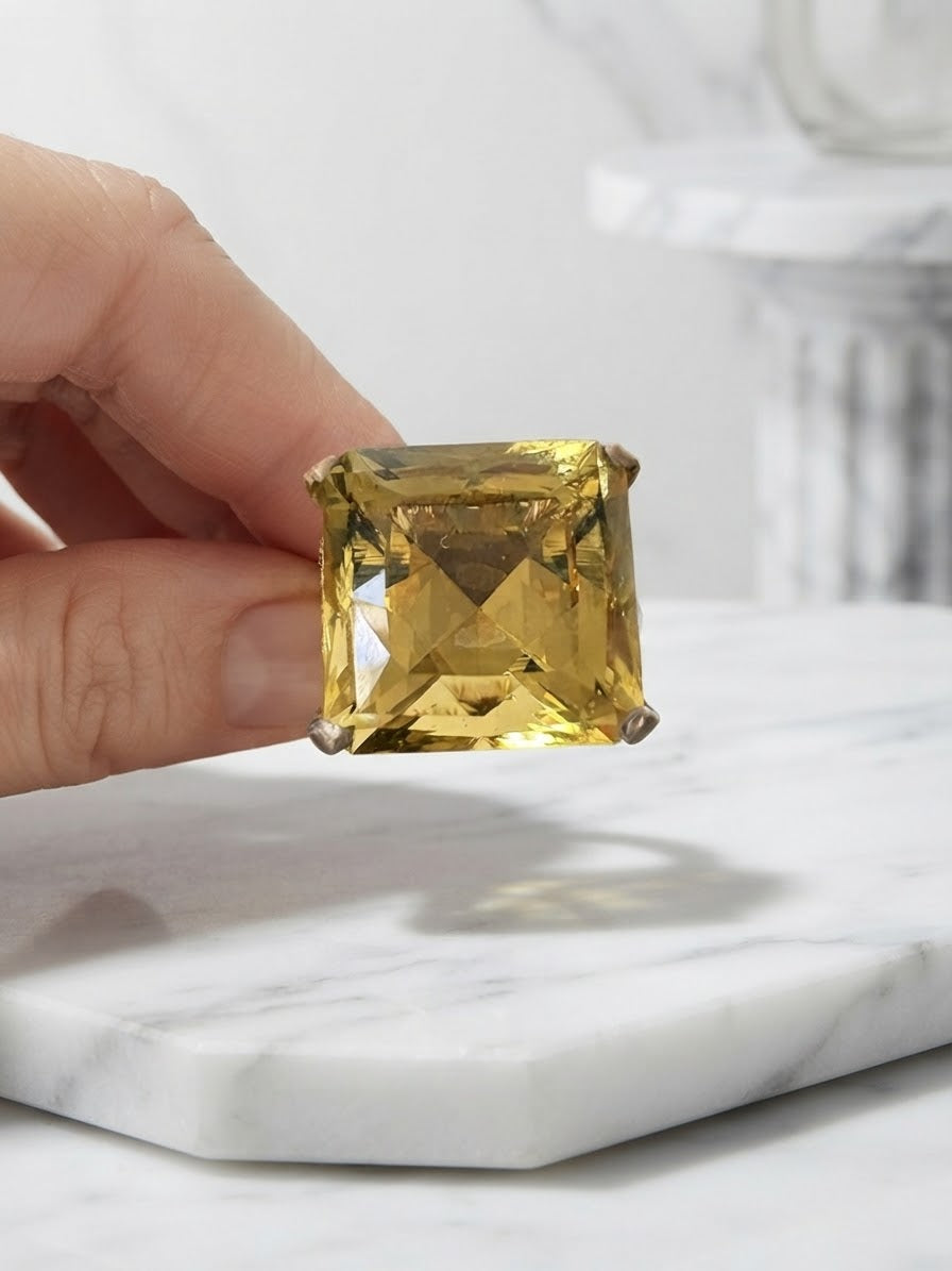 Signed Villa Milan 25.0 Ct Heliodor 1.30 Ct Diamonds Unique 18 KT ring