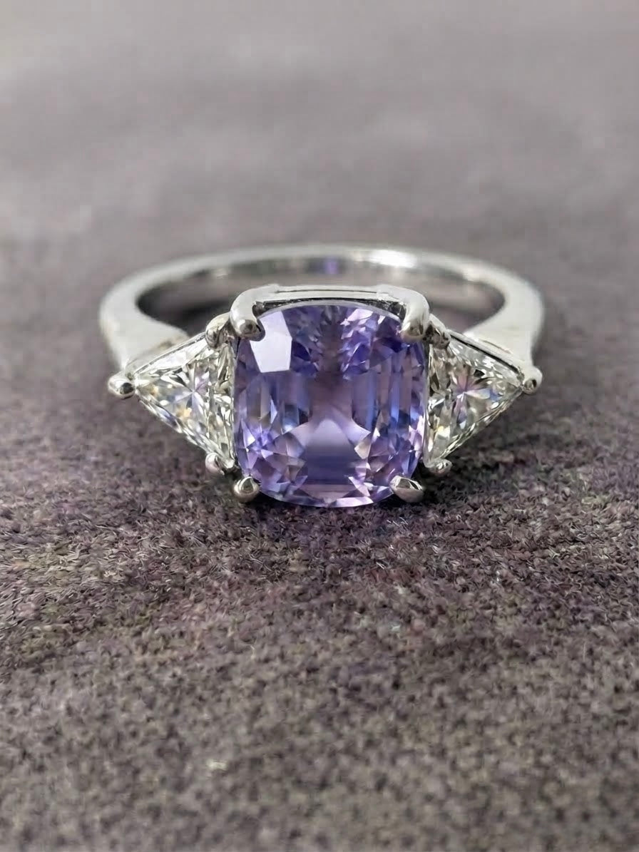 English Deco Style Platinum Ring with 2.68 Ct Ceylon Violet Sapphire & Diamond