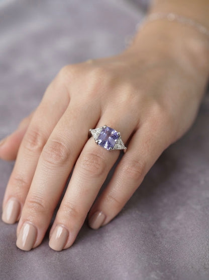 English Deco Style Platinum Ring with 2.68 Ct Ceylon Violet Sapphire & Diamond