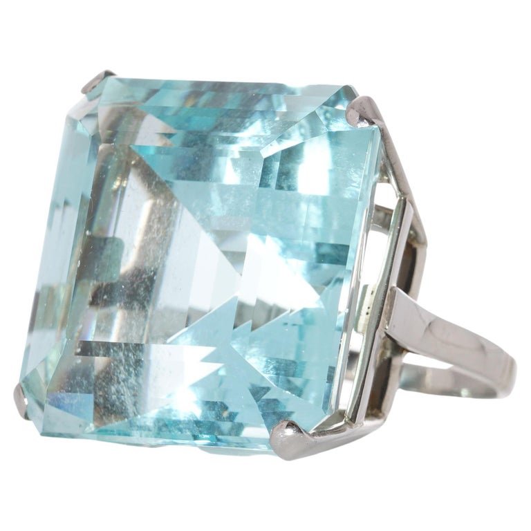 WGI Certified 71.35 Carat Aquamarine Cocktail Ring In 18 Carat White Gold