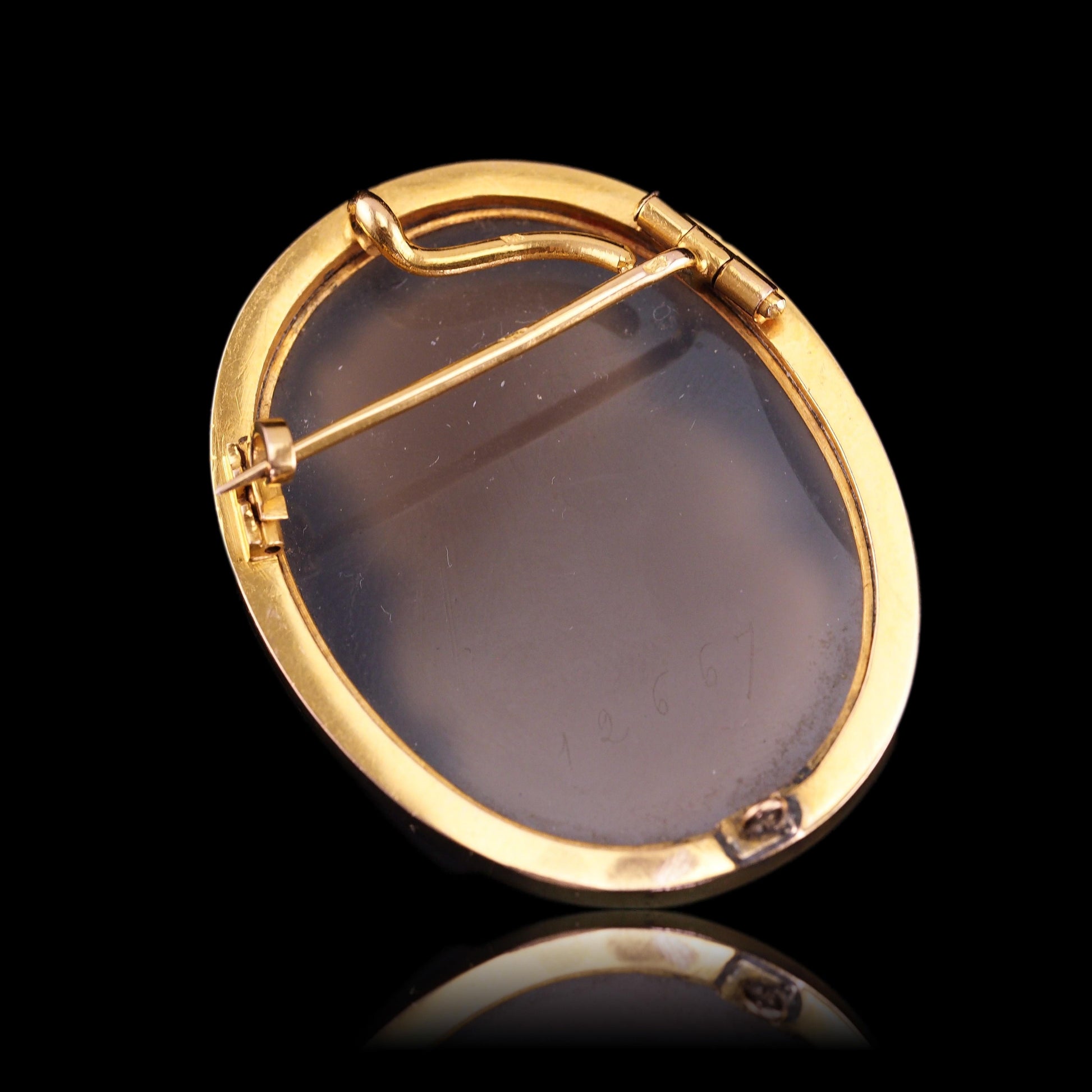 Antique French 18ct Gold and Agate Hardstone Cameo Brooch, Circa 1880