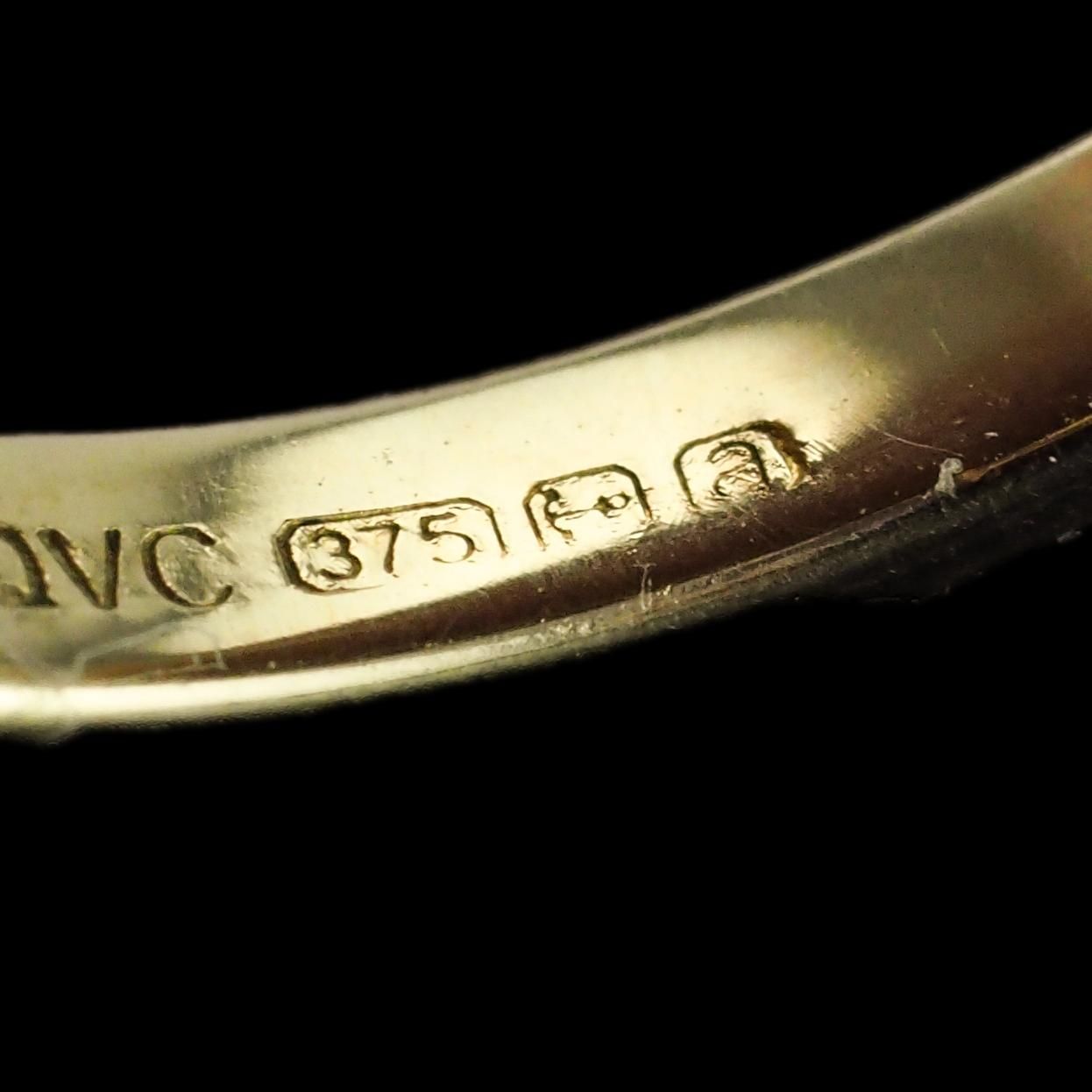 Vintage Tri-Colour Gold Ring with Foliate Motifs 9K Gold