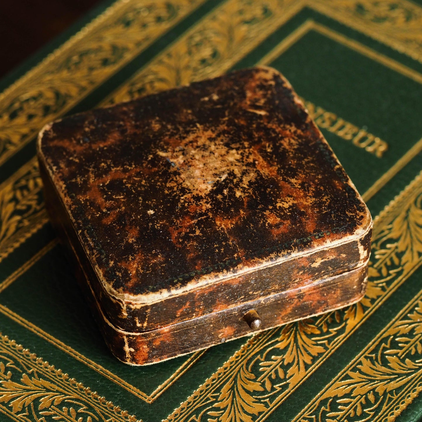 Antique French 18ct Gold and Agate Hardstone Cameo Brooch, Circa 1880