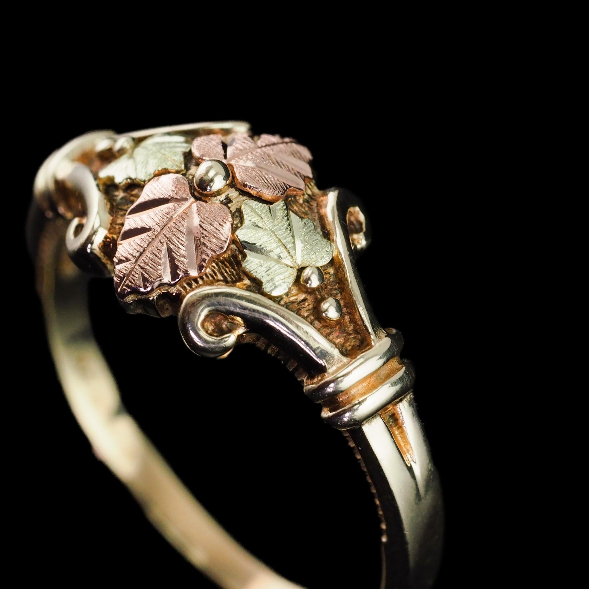Vintage Tri-Colour Gold Ring with Foliate Motifs 9K Gold
