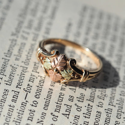 Vintage Tri-Colour Gold Ring with Foliate Motifs 9K Gold