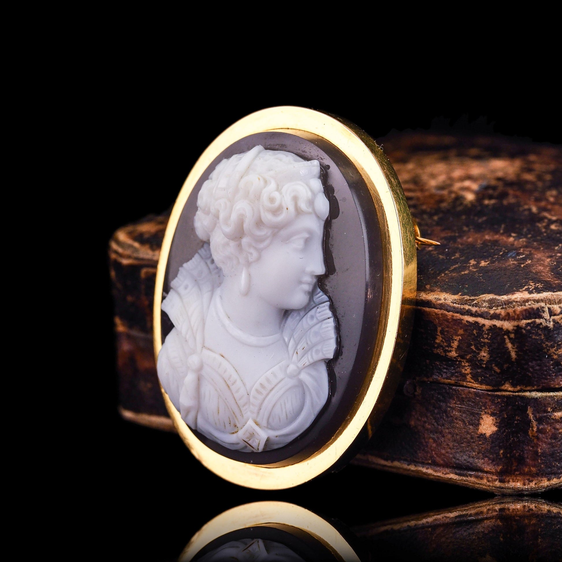 Antique French 18ct Gold and Agate Hardstone Cameo Brooch, Circa 1880