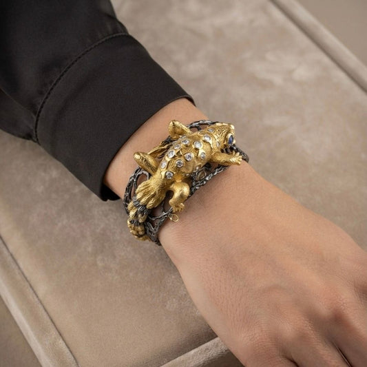 Retro Sculptured Gecko Diamond Sapphire 18 KT Rare Bangle
