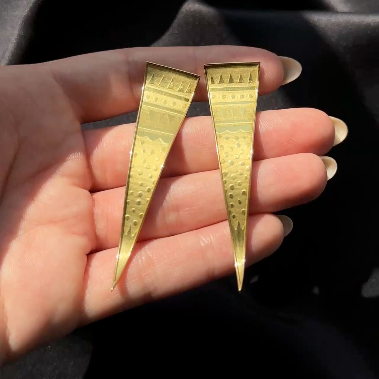 Vintage Stylistic Abstract Gold Tapered Drop Earrings