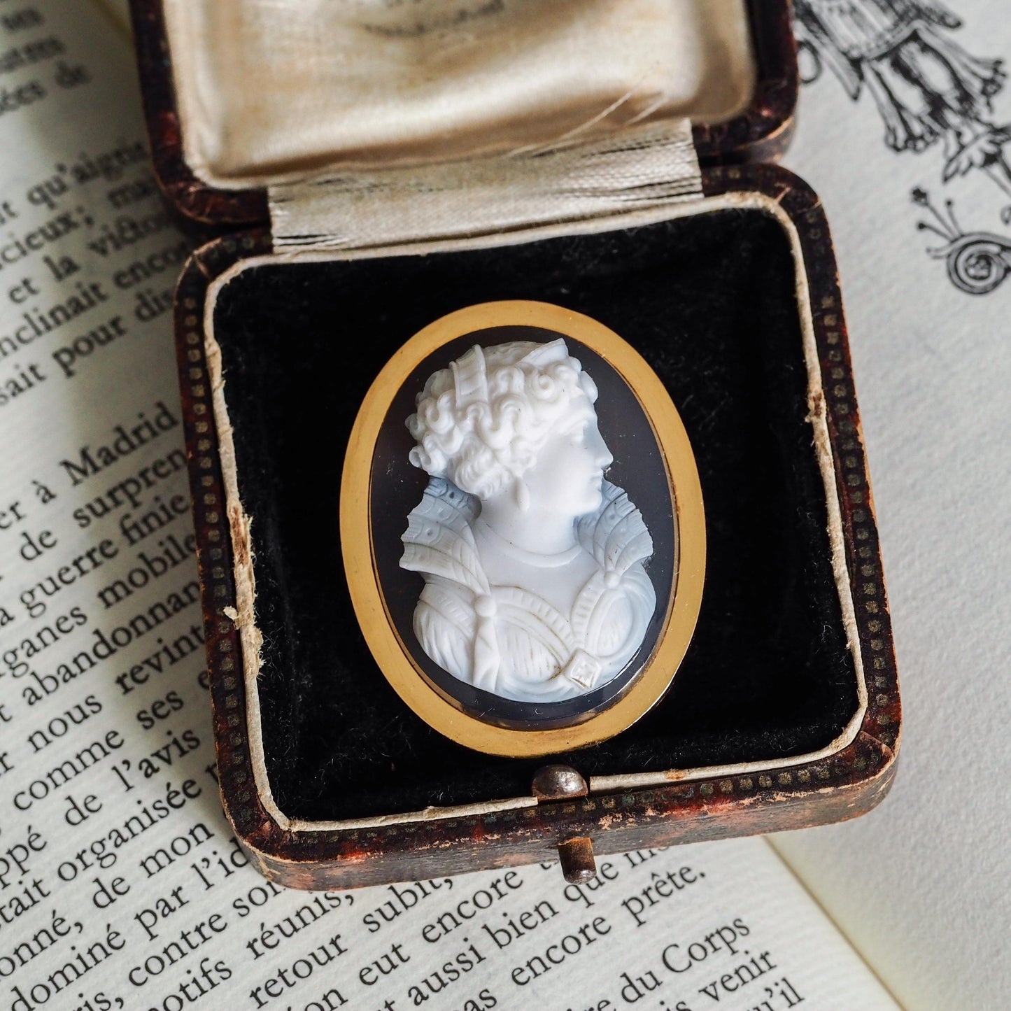 Antique French 18ct Gold and Agate Hardstone Cameo Brooch, Circa 1880