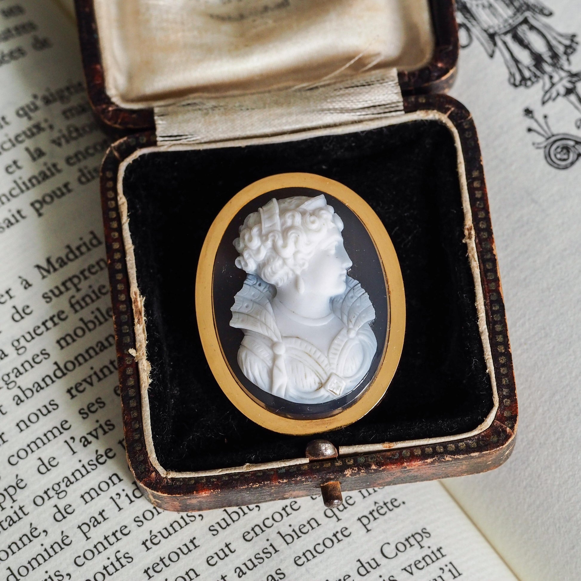 Antique French 18ct Gold and Agate Hardstone Cameo Brooch, Circa 1880