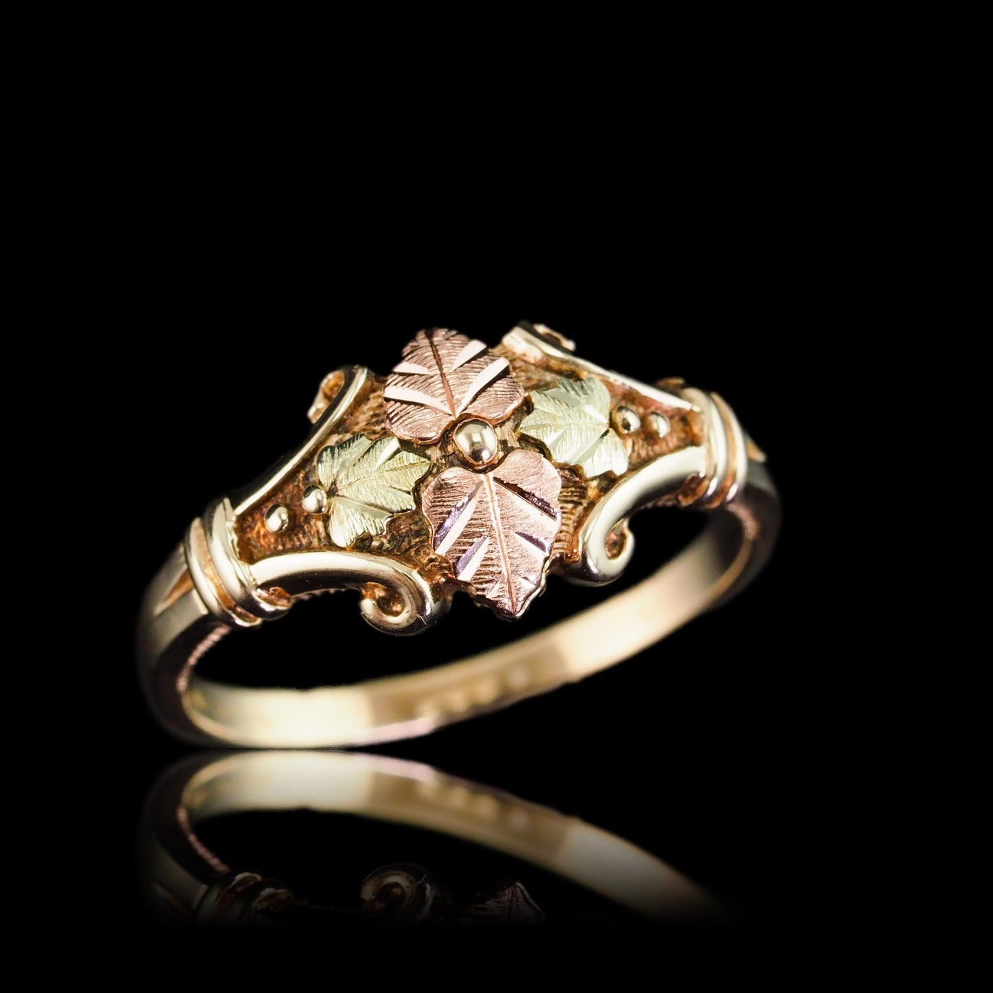 Vintage Tri-Colour Gold Ring with Foliate Motifs 9K Gold