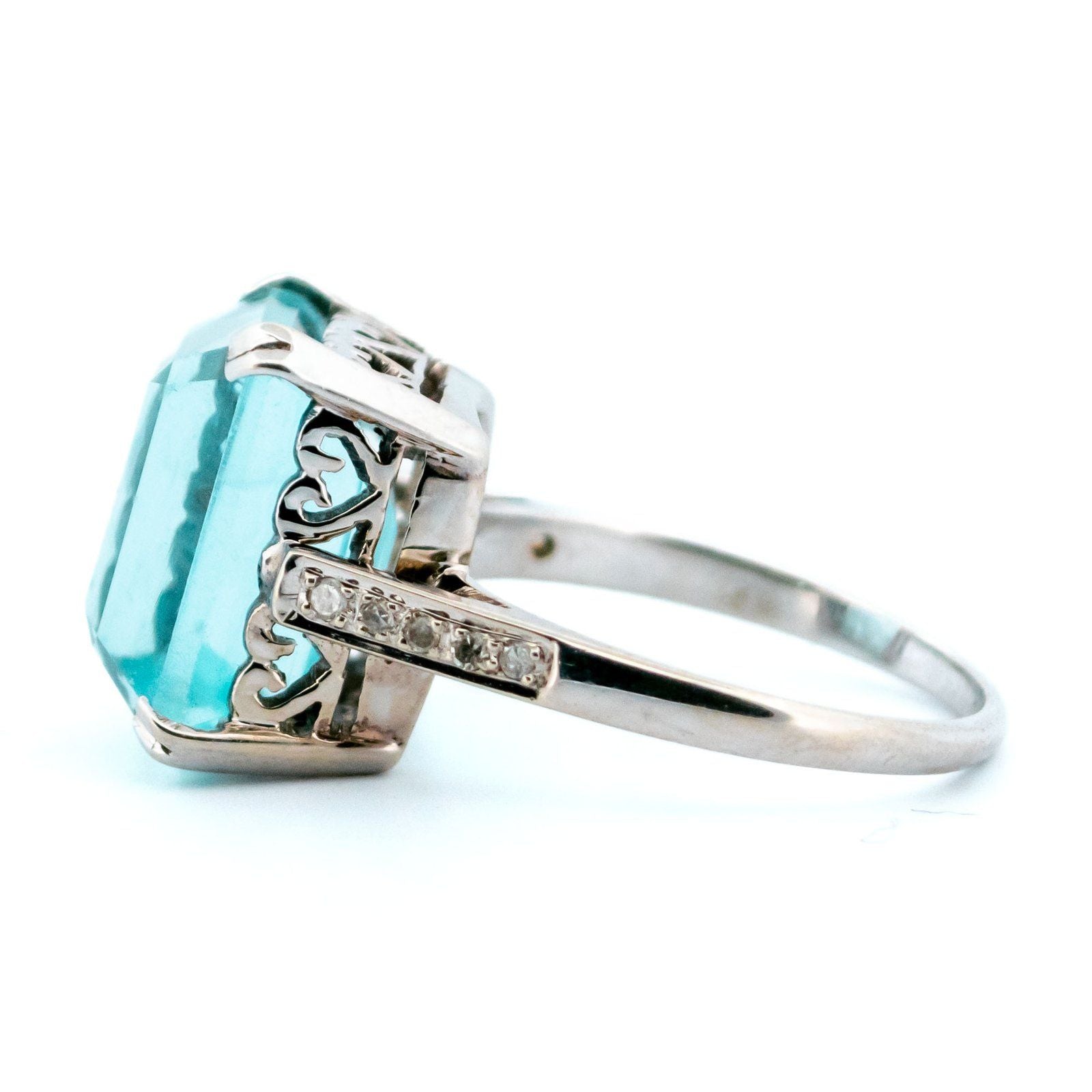 Vintage 9cts Aquamarine Solitaire Cocktail Statement Ring with Diamonds