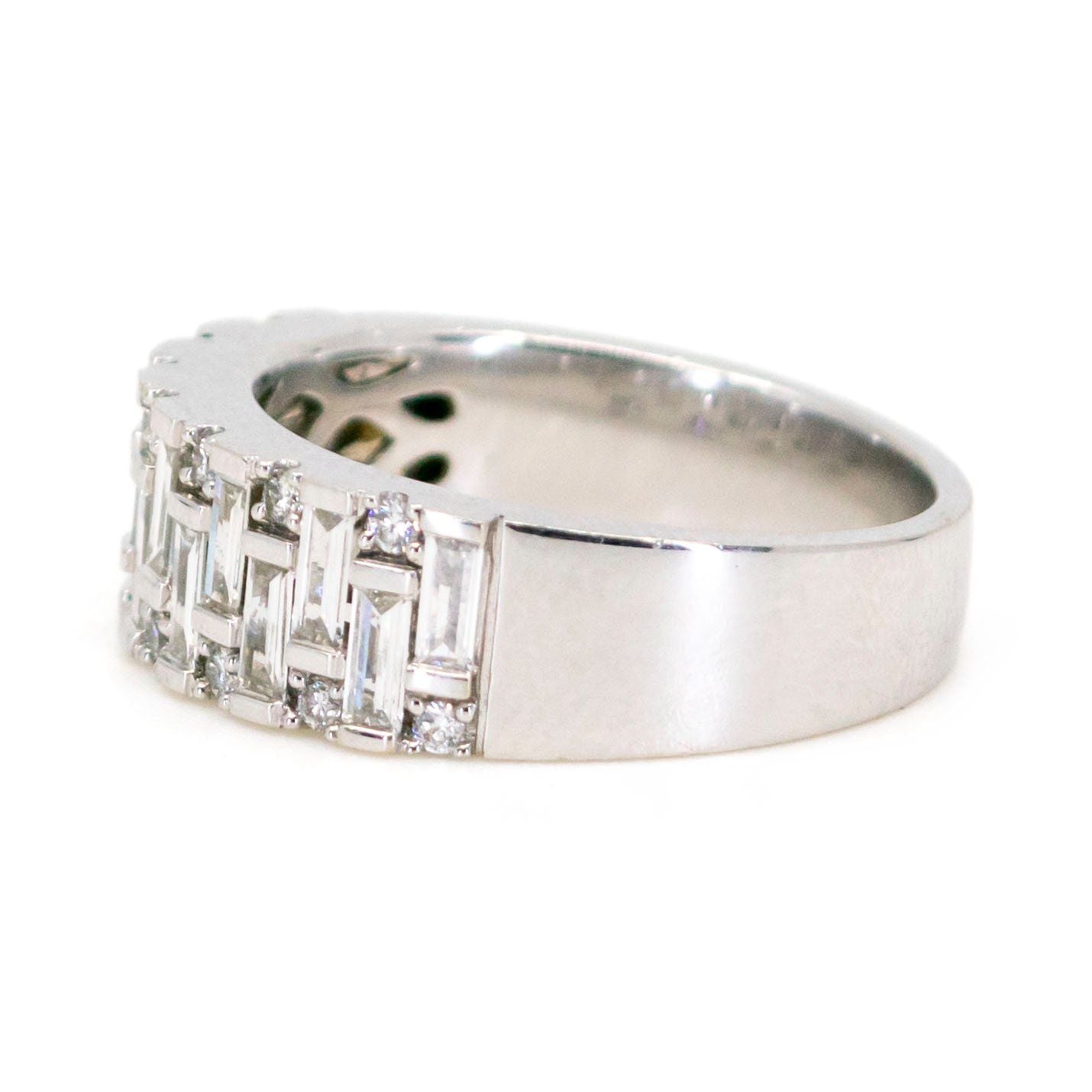 A baguette cut and brilliant cut diamond band ring in white gold
