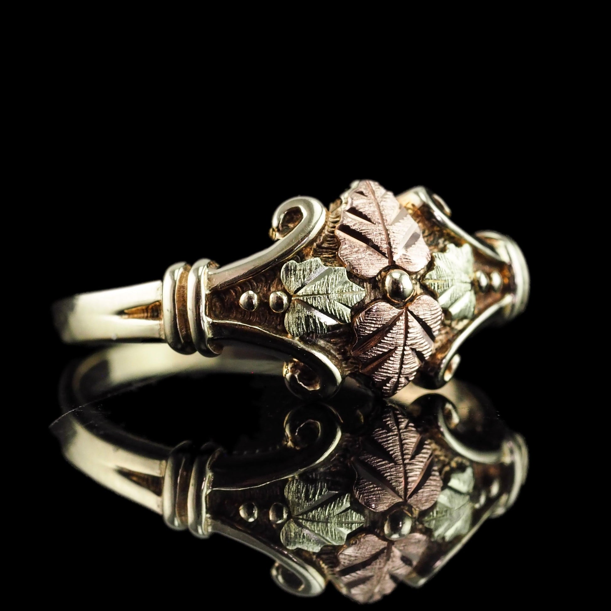 Vintage Tri-Colour Gold Ring with Foliate Motifs 9K Gold
